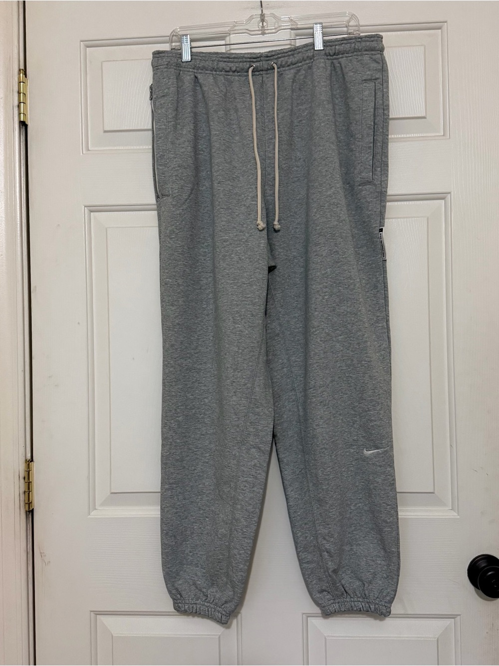 NWT Men’s Nike Grey Athletic Sweatpants Joggers Standard Issue Size Large L